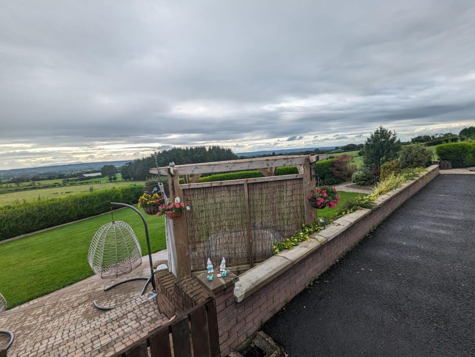 Antrim Heights Bnb Exterior foto