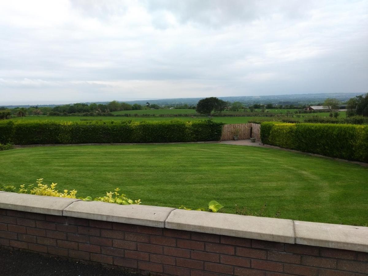 Antrim Heights Bnb Exterior foto